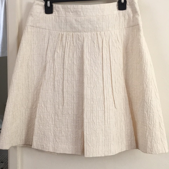 Hugo Boss cream skirt. - Picture 1 of 3